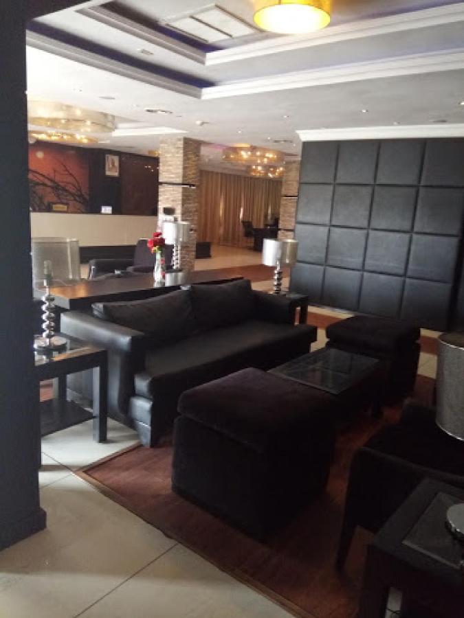Room In Lodge - Owu Crown Hotel, อิบาดัน ภายนอก รูปภาพ